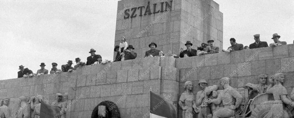 Ünnep - Május elsejei felvonulás Budapesten