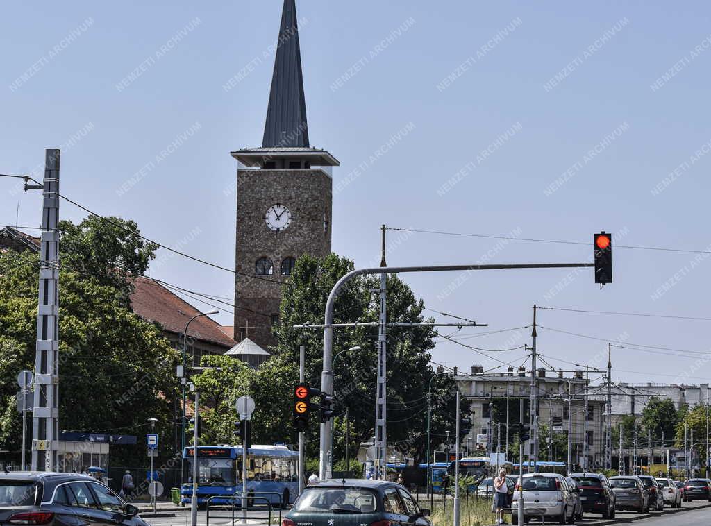 Városkép - Budapest - Páduai Szent Antal-plébániatemplom a Bosnyák téren