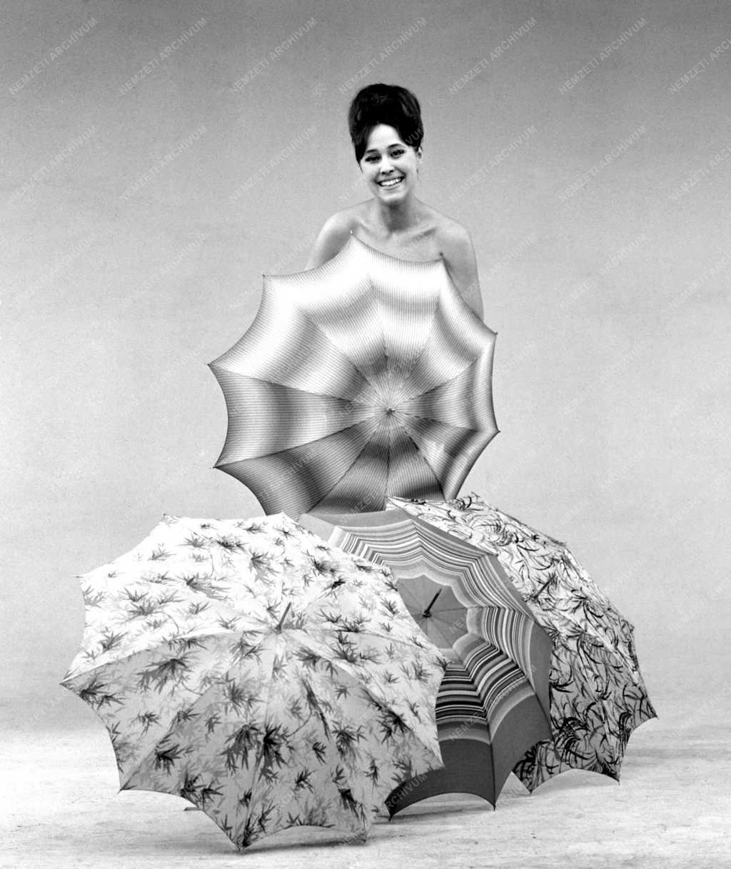 Divat - Esernyő bemutató