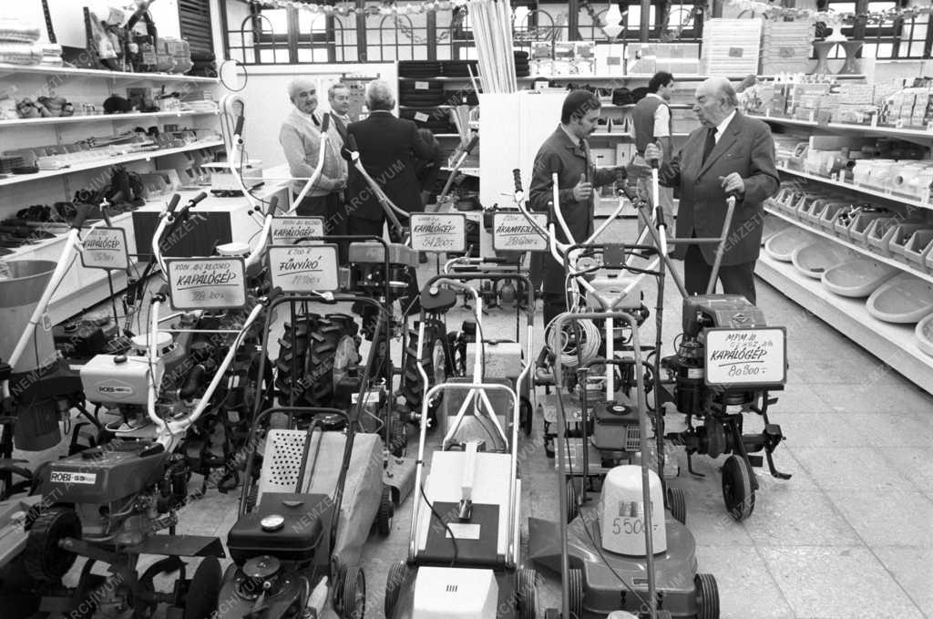 Kereskedelem - Skála Áruház nyílt Keszthelyen