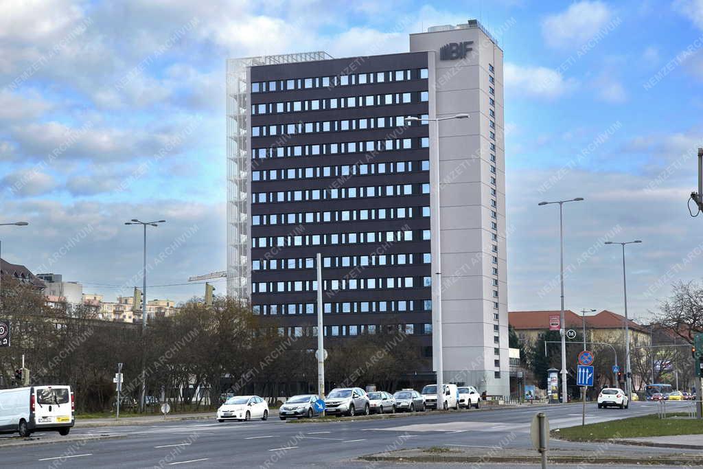 Városkép - Budapest - Egy egykori postás munkásszállóból BIF Tower irodaház lett