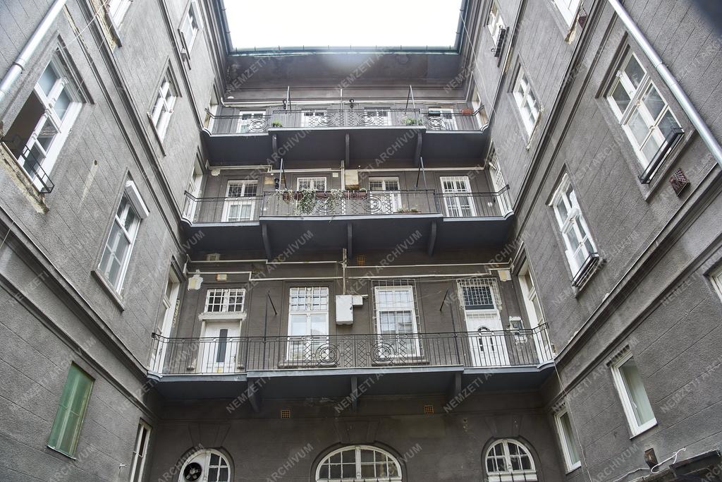 Városkép - Budapest - Franciaudvaros bérház