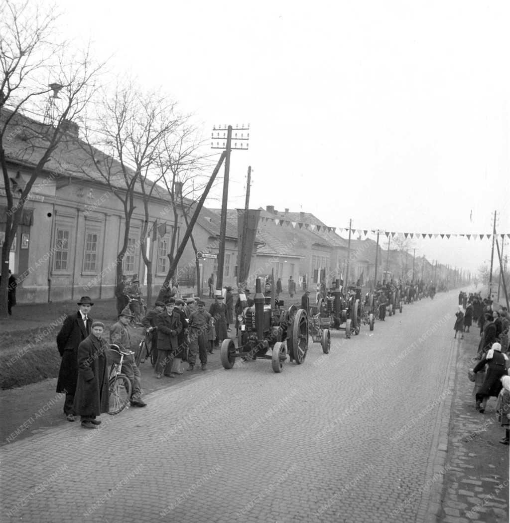 Ipar - Mezőgazdaság - Gépállomás avatás Budapesten