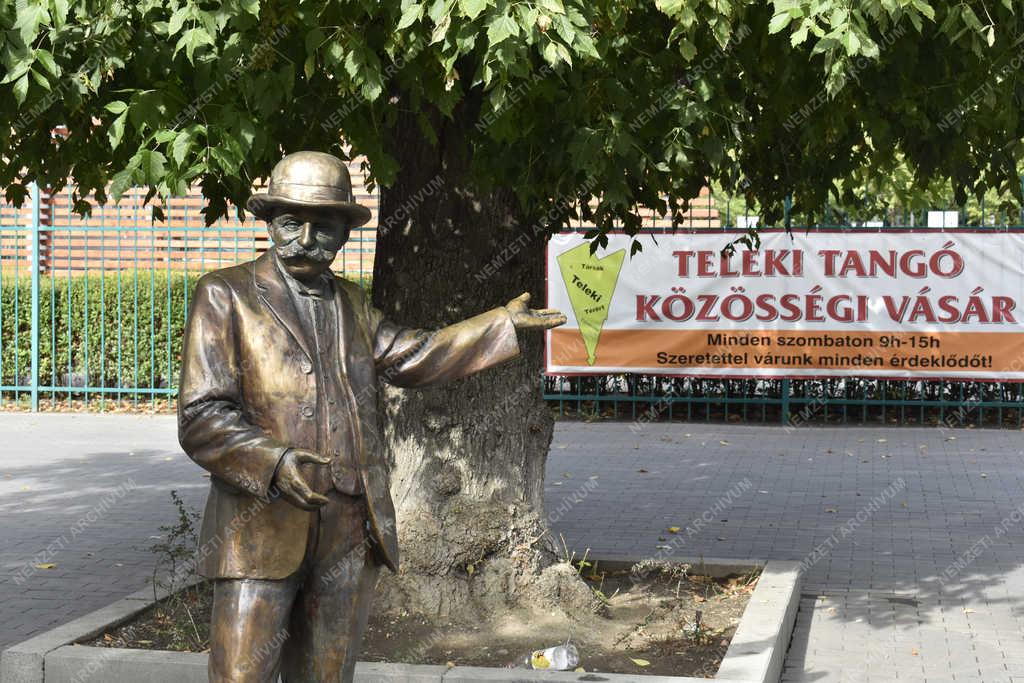 Köztéri szobor - Budapest - Ószeres a Teleki téren