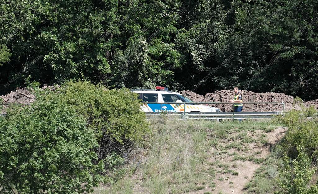 Közlekedés - Nagymaros - Lezárták a 12-es főútat Nagymaros és Zebegény között