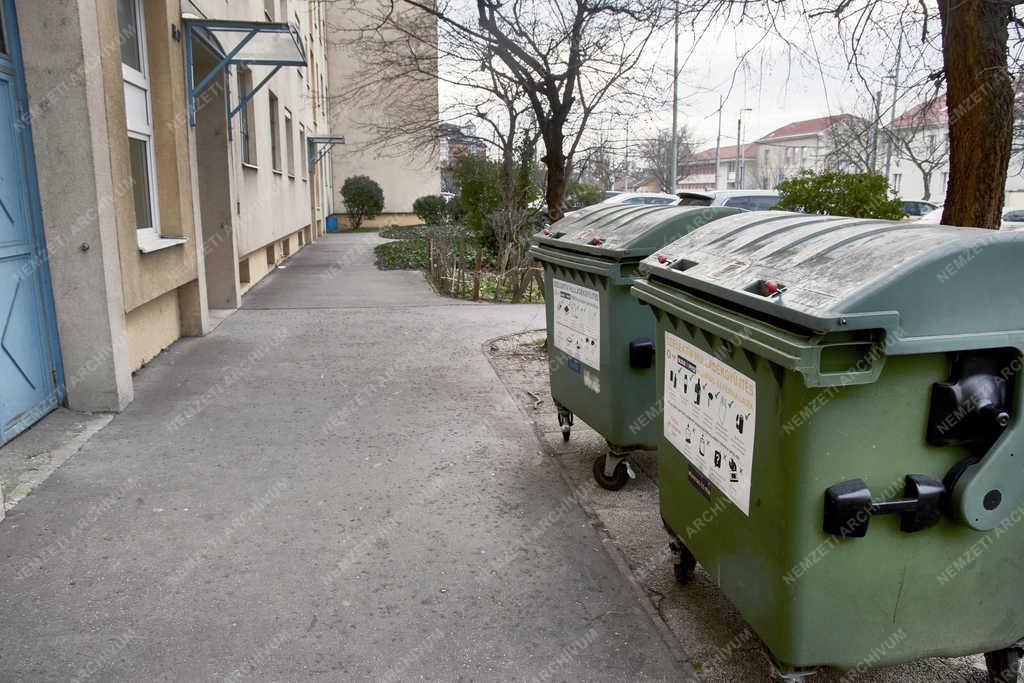 Hulladékkezelés - Budapest - Szelektív hulladékgyűjtő konténerek Kőbányán
