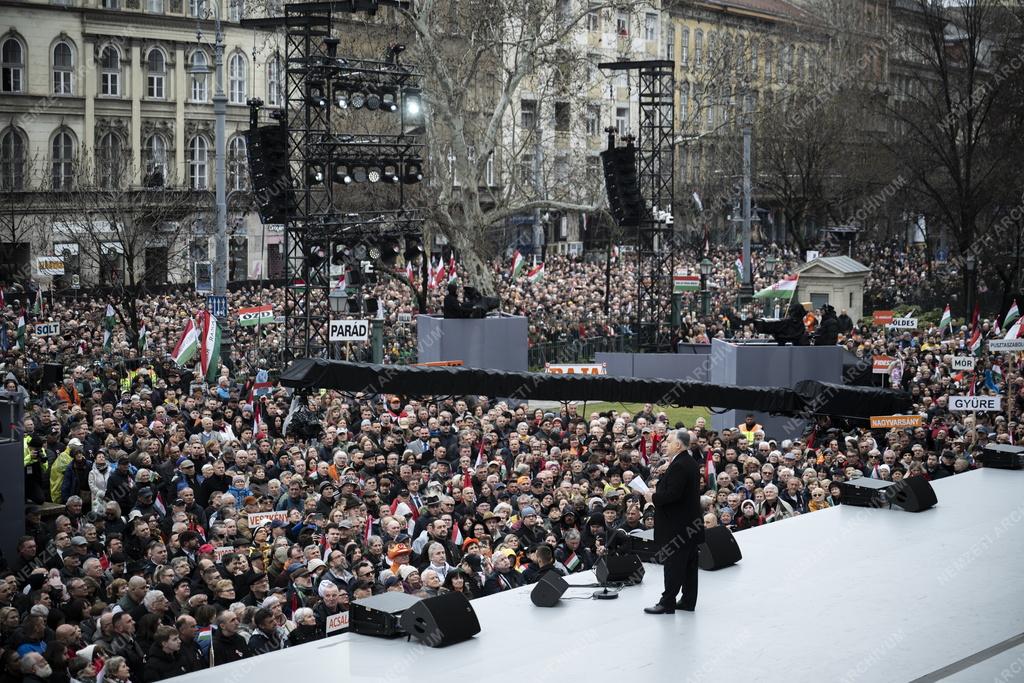 Március 15. - Állami díszünnepség a Múzeumkertben