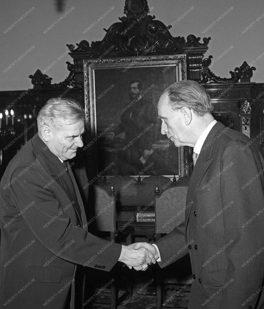 Kitüntetés - Kitüntetés az Országházban 