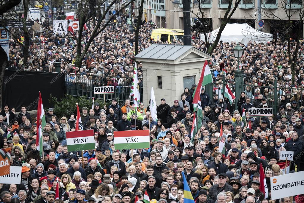 Március 15. - Állami díszünnepség a Múzeumkertben