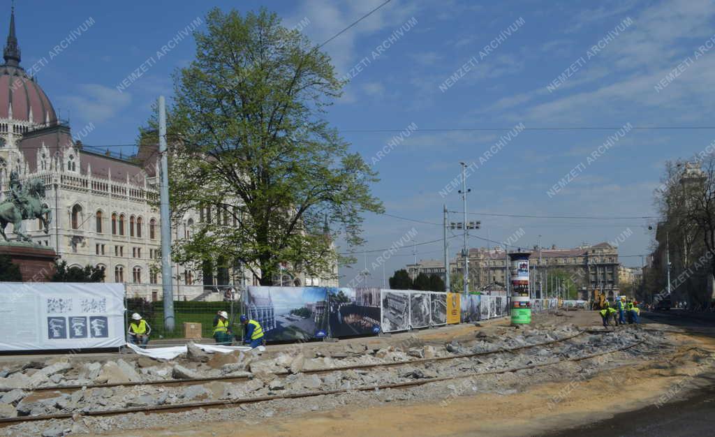 Felújítás - Budapest - A Kossuth Lajos tér rekonstrukciója