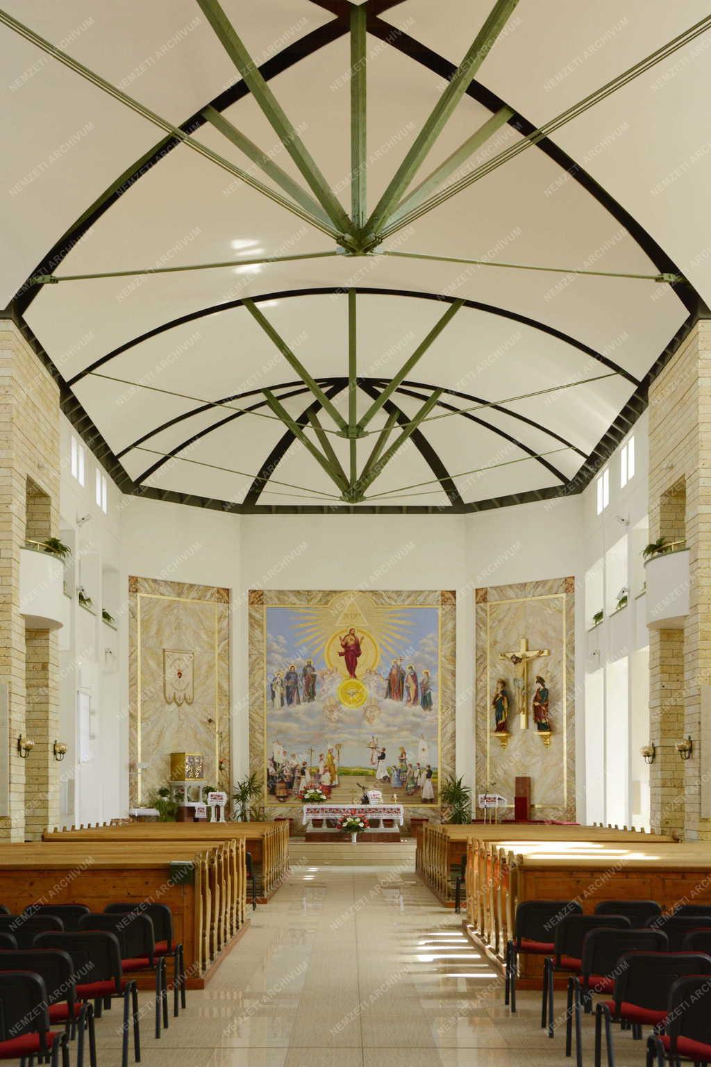 Mezőkövesd - A Jézus Szíve plébániatemplom