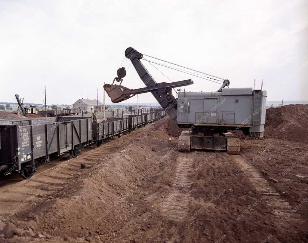 Bányászat - Halimbai bauxitbánya