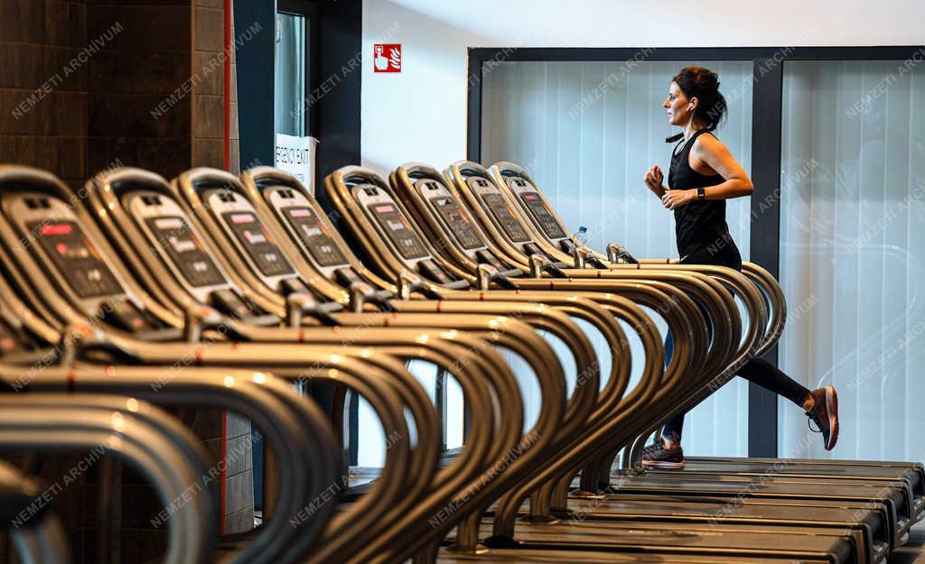 Koronavírus - Debrecen - Nyitva a fitneszközpont 