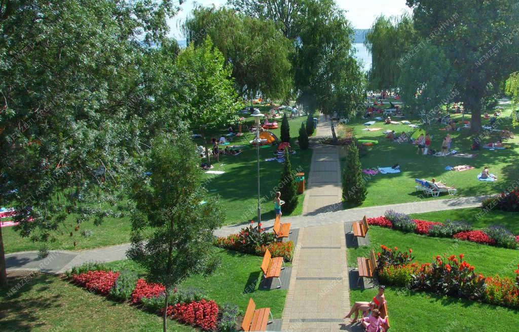 Városkép - Balatonfüred - Az Esterházy strand parkja