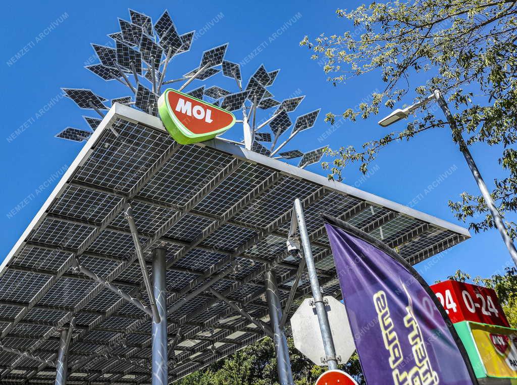 Energia - Környezetbarát MOL üzemanyagtöltő állomás a fővárosban