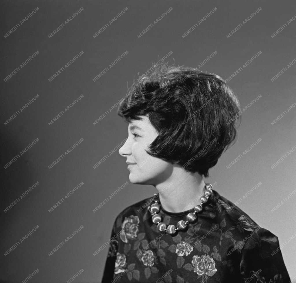 Média - Televízió - Lugossy Zsuzsa, a Magyar Televízió bemondója