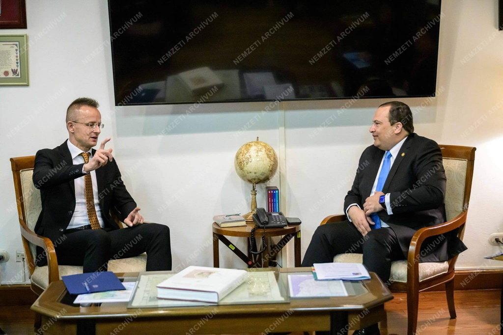 Szijjártó Péter Guatemalában