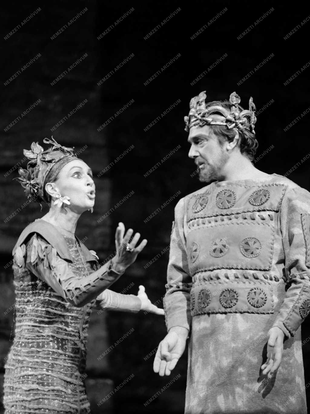 A Madách Színház november 20-án mutatja be Szophoklész: Oidipusz király című drámáját.