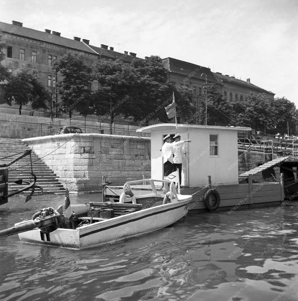 Rendőrség - A folyamrendőrség motoros járőrei a Dunán
