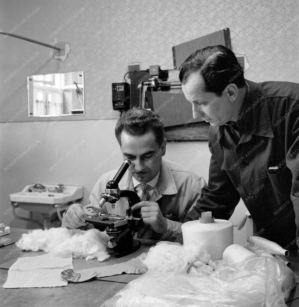 Ipar - Újfajta műszál a Pamutnyomóipari Vállalat újpesti gyárából