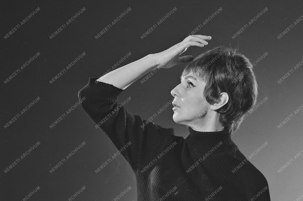 Színház - Psota Irén színművésznő
