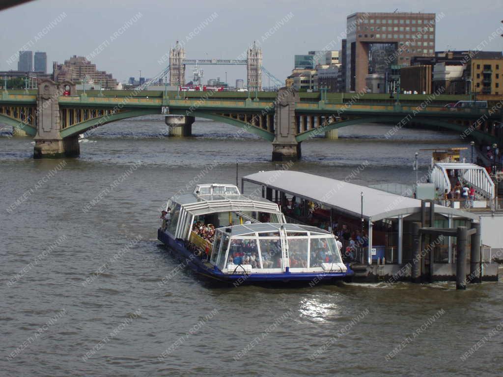 London - Sétahajó-kikötő