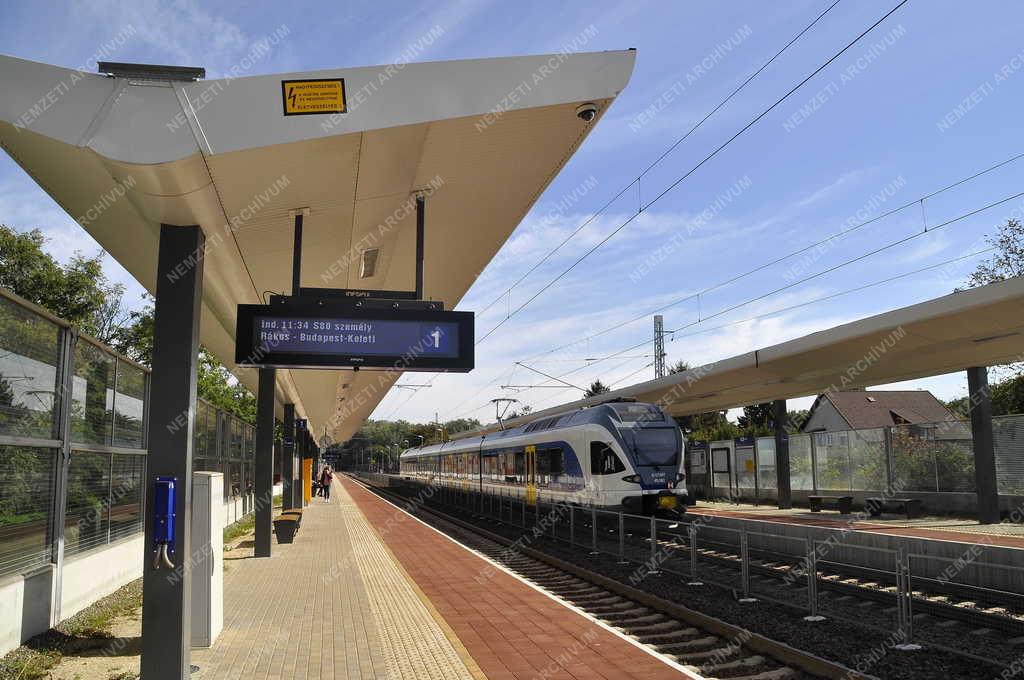 Közlekedés - Budapest - Megújult a Rákoscsaba-Újtelep vasúti megállóhely