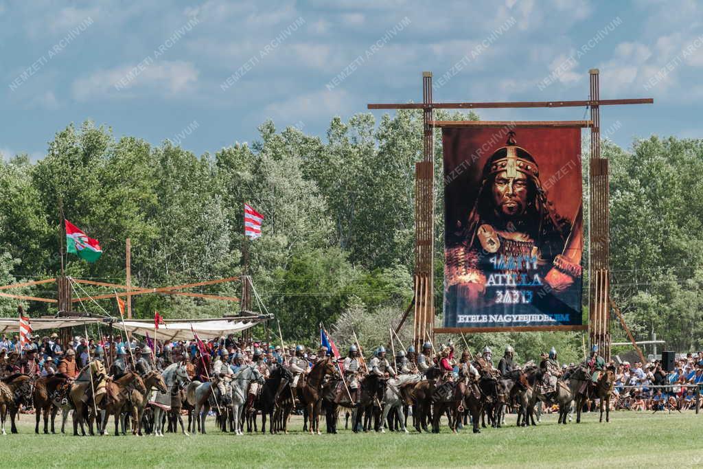 Néphagyomány - Kultúra -  Ősök Napja Bugacon - Kurultaj Magyar Törzsi Gyűlés