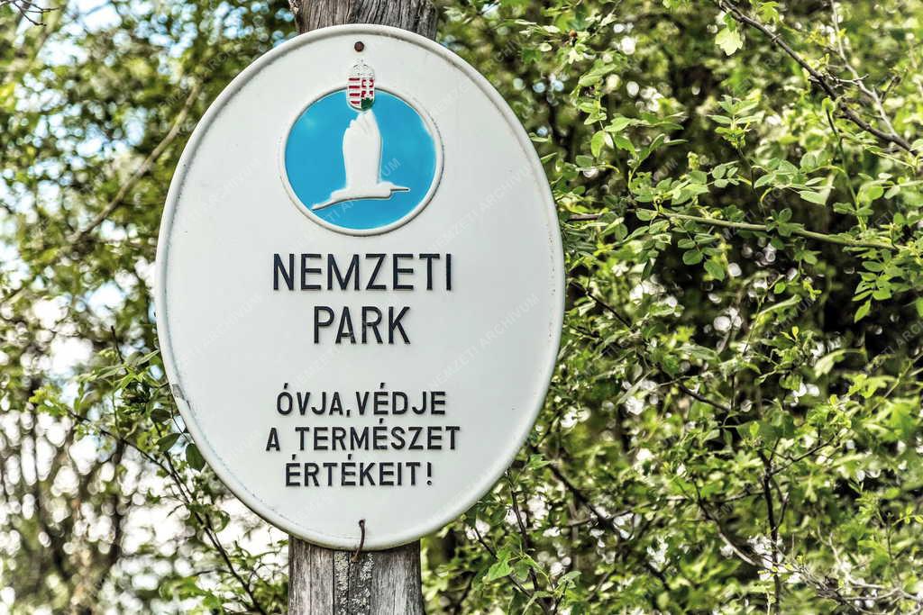 Tárgy - Pilis - A Nemzeti Park figyelmeztető táblája