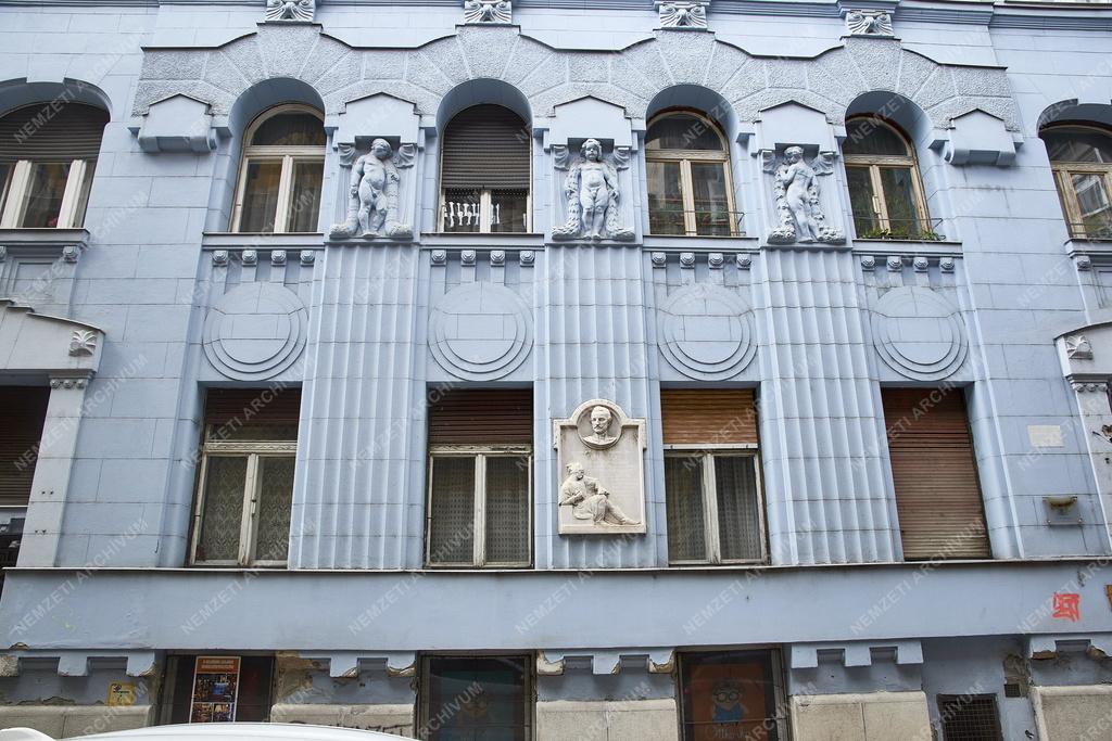 Kultúra - Budapest - Katona József domborműves emléktábla