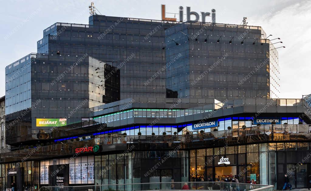 Kereskedelem - Budapest - Skála Metró Áruház