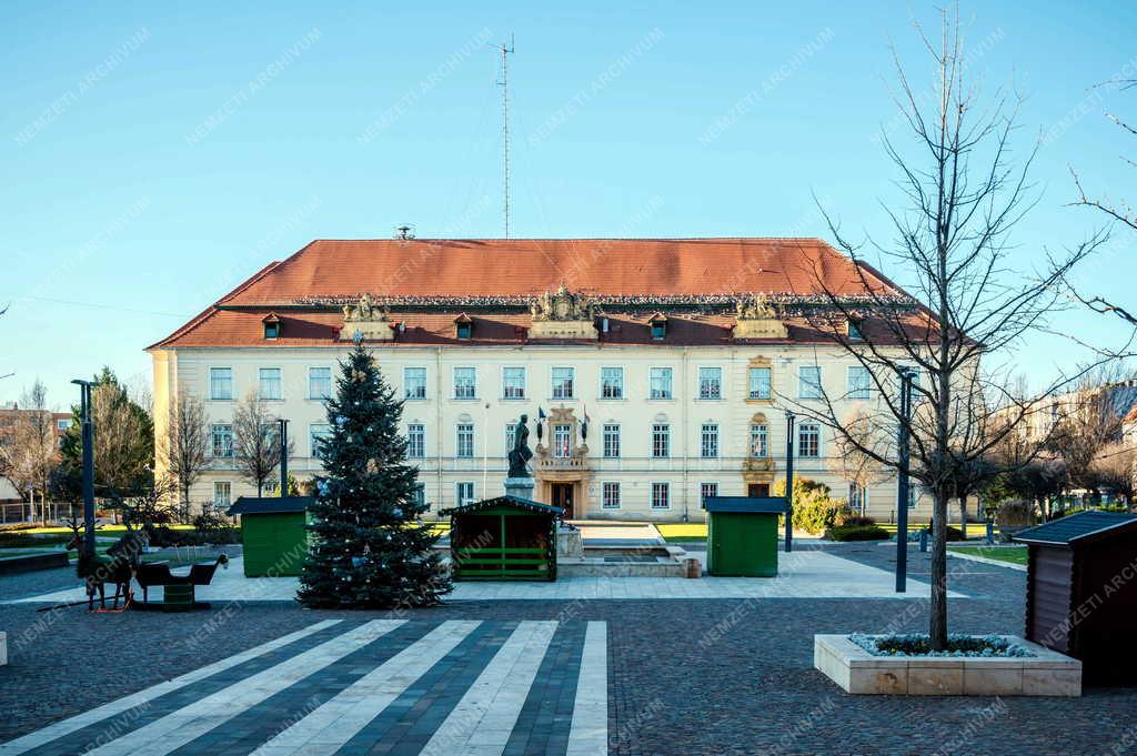 Oktatás - Komárom - Petőfi Sándor Általános iskola