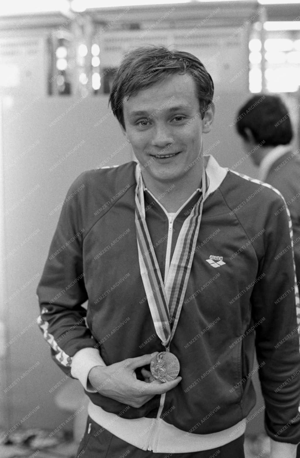 Sport - Moszkvai olimpia - Verrasztó Zoltán bornzérmével