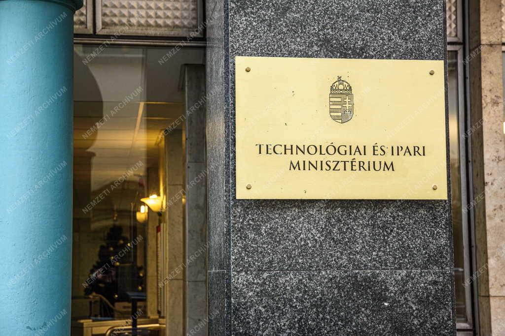 Közigazgatás - Budapest - A korábbi Technológiai és Ipari Minisztérium