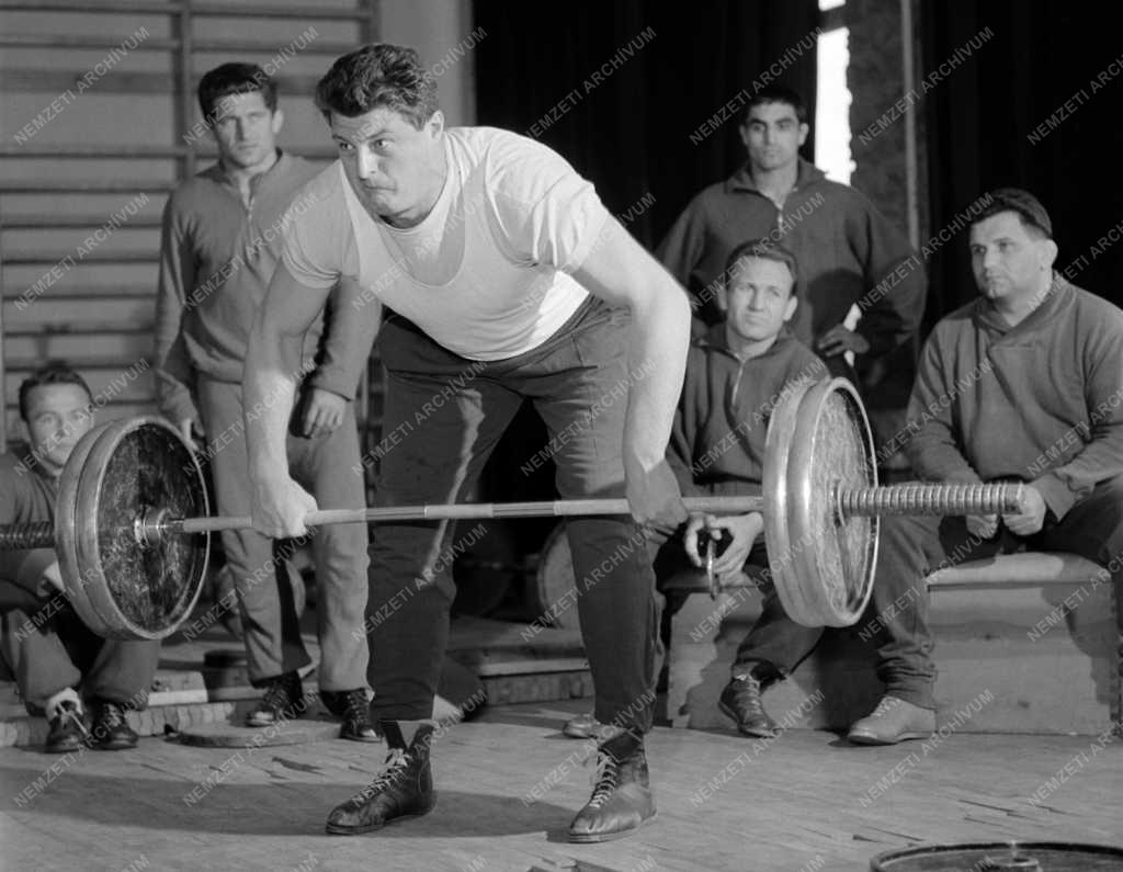 Sport - Súlyemelés - Kozma István készül a toledói világbajnokságra