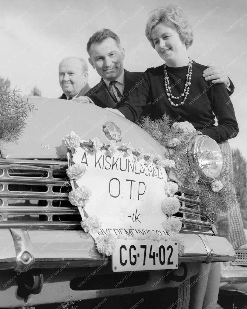 Szerencsejáték - Közlekedés - OTP Gépkocsinyeremény-betétkönyvvel elnyert autók felvonulása