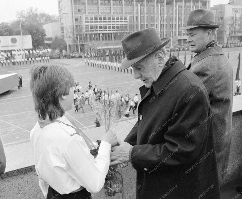 Belpolitika - Kádár János a május 1-jei felvonuláson