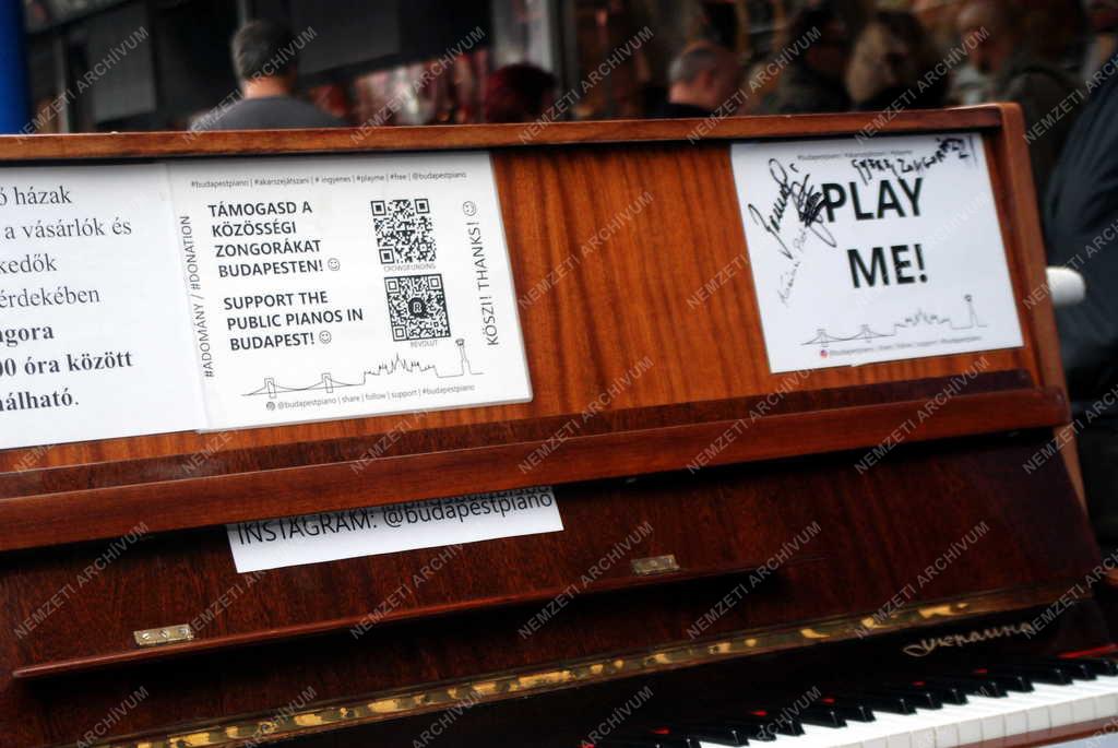Kultúra - Budapest - Közösségi zongora a Fény utcai piacon