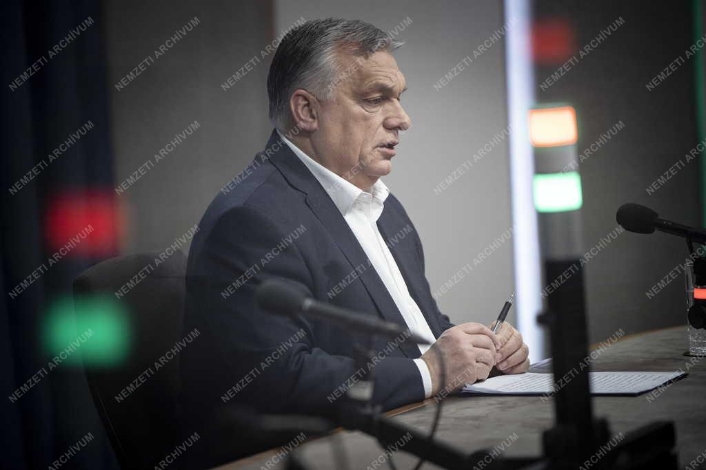 Miniszterelnöki interjú a Kossuth Rádióban