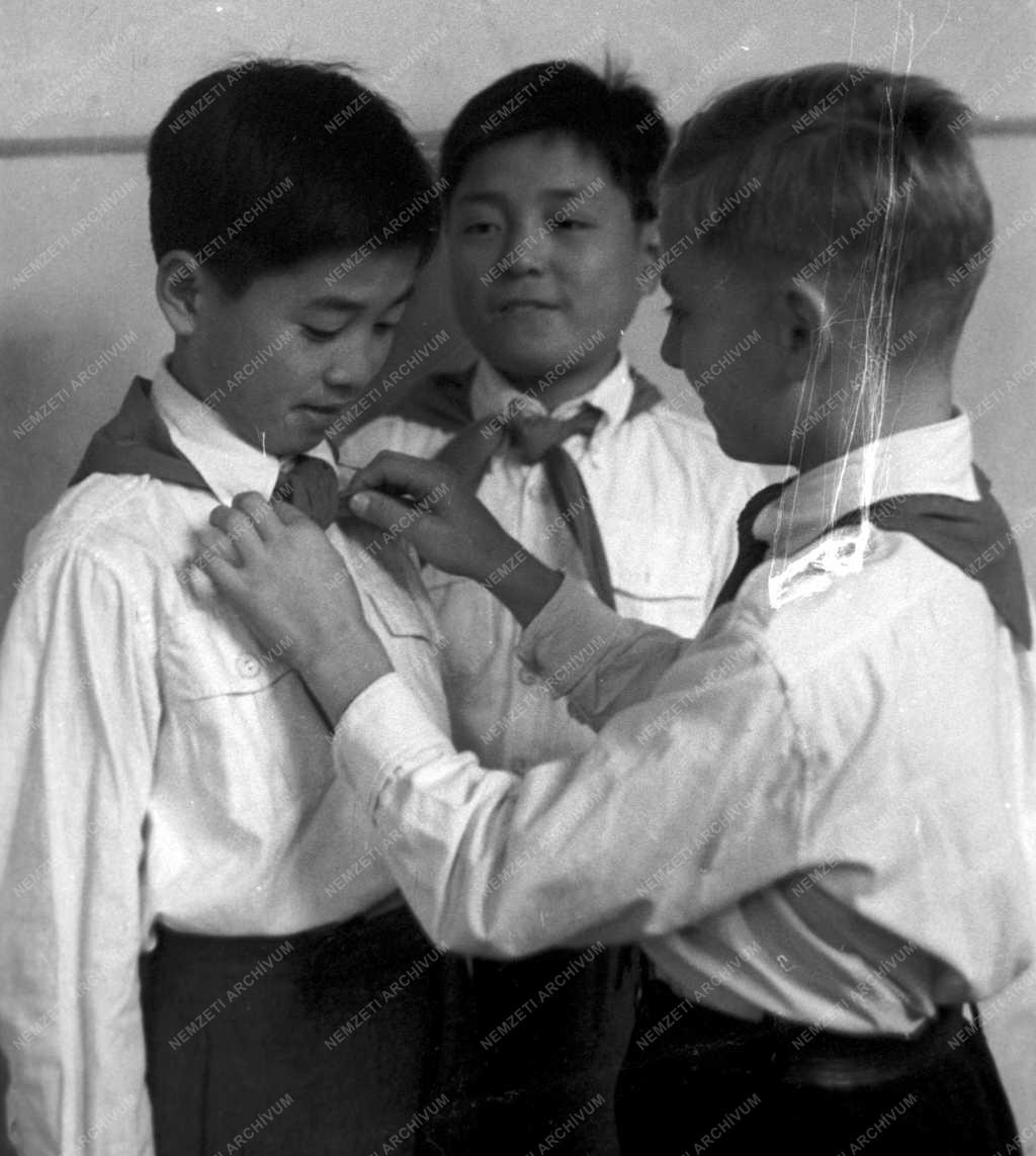 Ifjúsági szervezet - Koreai úttörők - Úttörőavatás