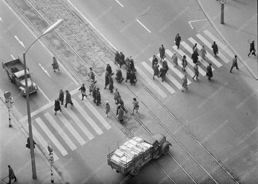 Városkép - Felszabadulás tér a ferences templom tetejéről