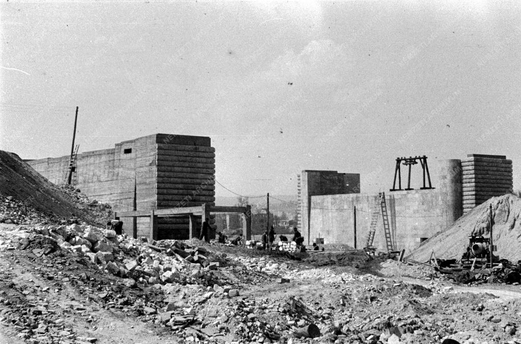 Újjáépítés - Az Árpád híd építése