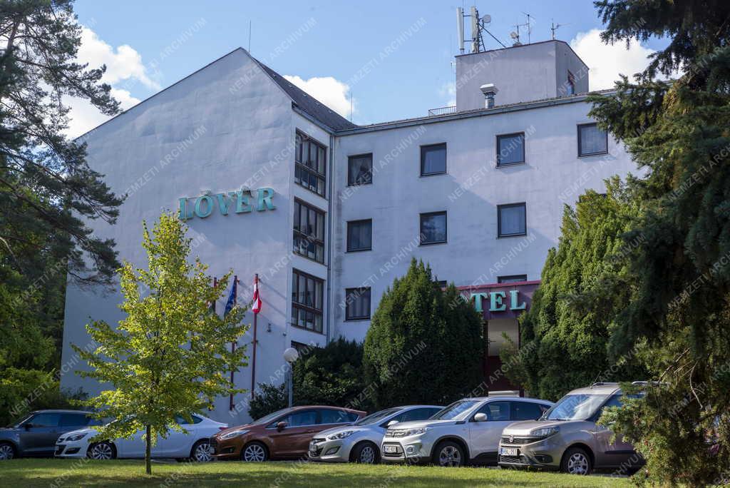 Idegenforgalom - Sopron - Bezár a Hotel Lövér
