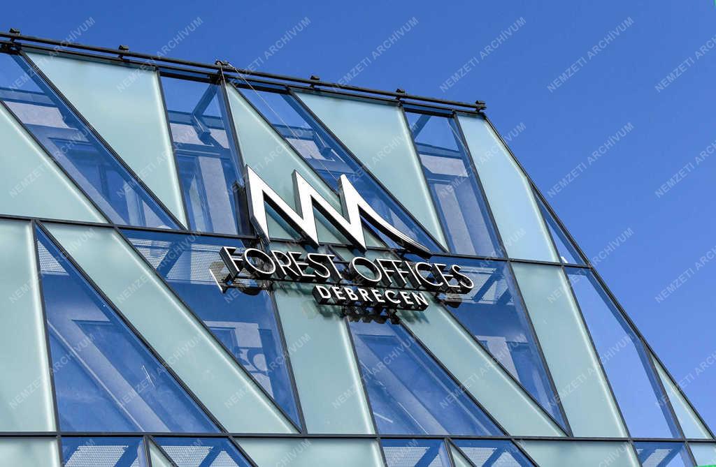 Építőipar - Debrecen - A Forest Offices műszaki átadása 
