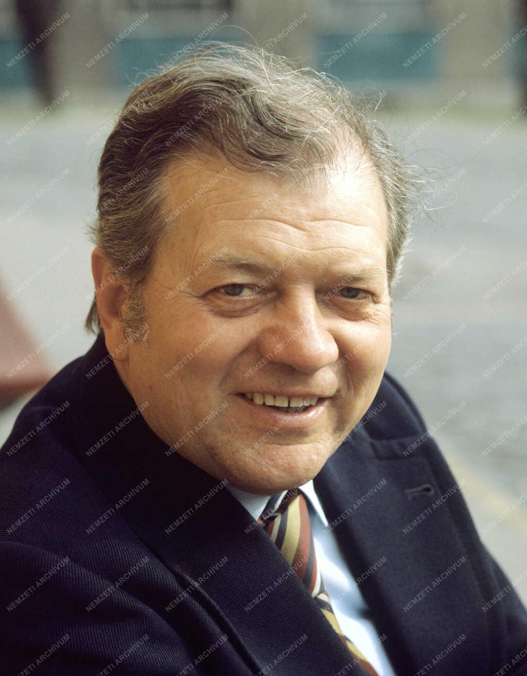Színház - Fekete Tibor
