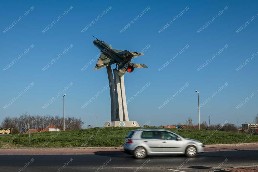 Kultúra - Mig-21 emlékmű Kecskeméten