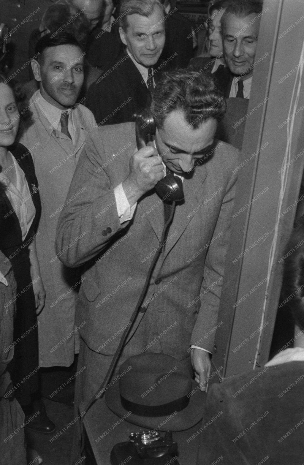József központ átadása