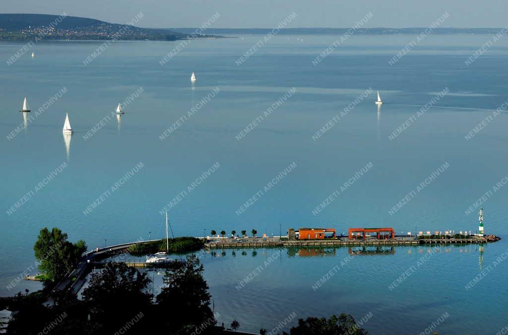 Közlekedés - Tihany - A Balaton-parti település kikötője