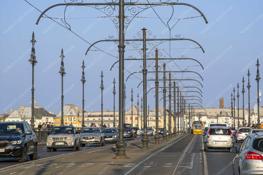 Közlekedés - Budapest - Forgalom a Margit hídon