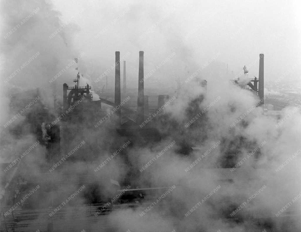 Ipar - Füstben az Ózdi Kohászati Üzemek